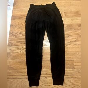 Lululemon Cropped Scuba Joggers - Size 4